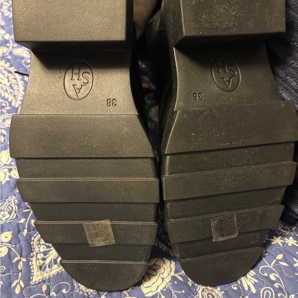 Black Combat Boots with High Top and Chunky Sole - Picture 8 of 10